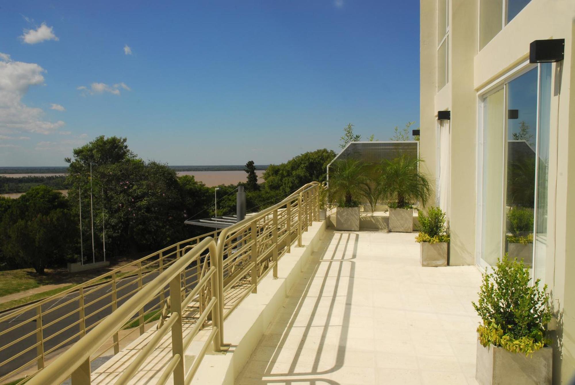 Howard Johnson Plaza Resort & Casino Mayorazgo Paraná Rum bild A balcony