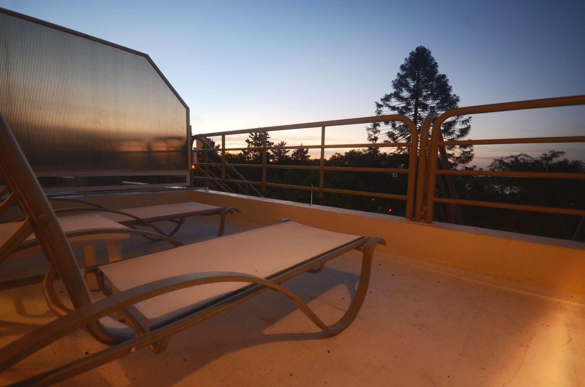 Howard Johnson Plaza Resort & Casino Mayorazgo Paraná Exteriör bild The rooftop terrace