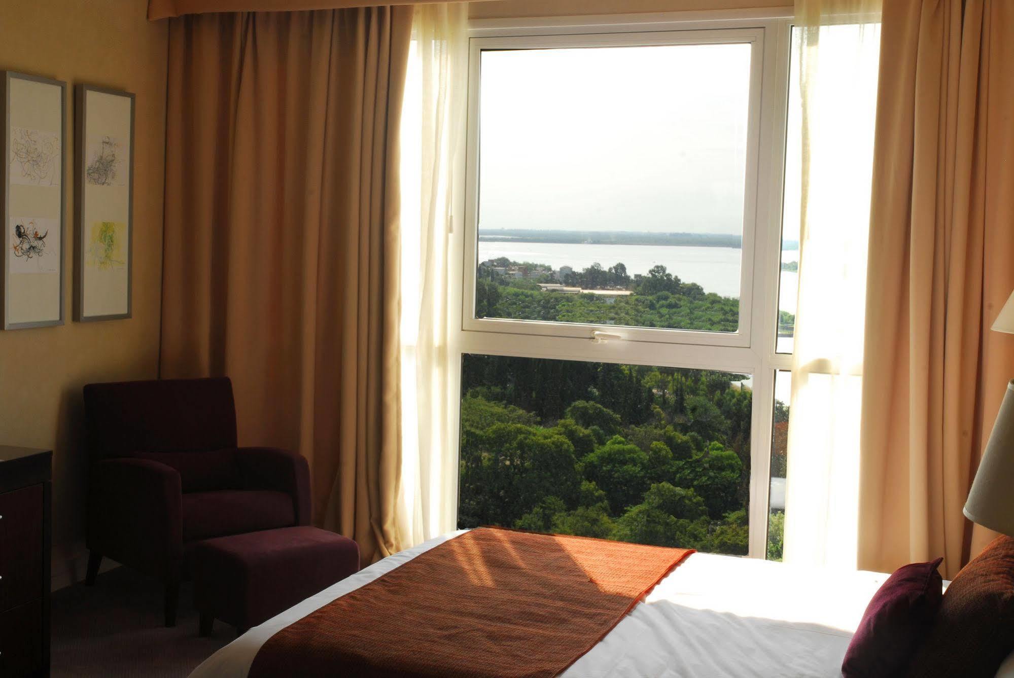 Howard Johnson Plaza Resort & Casino Mayorazgo Paraná Exteriör bild A room at the hotel