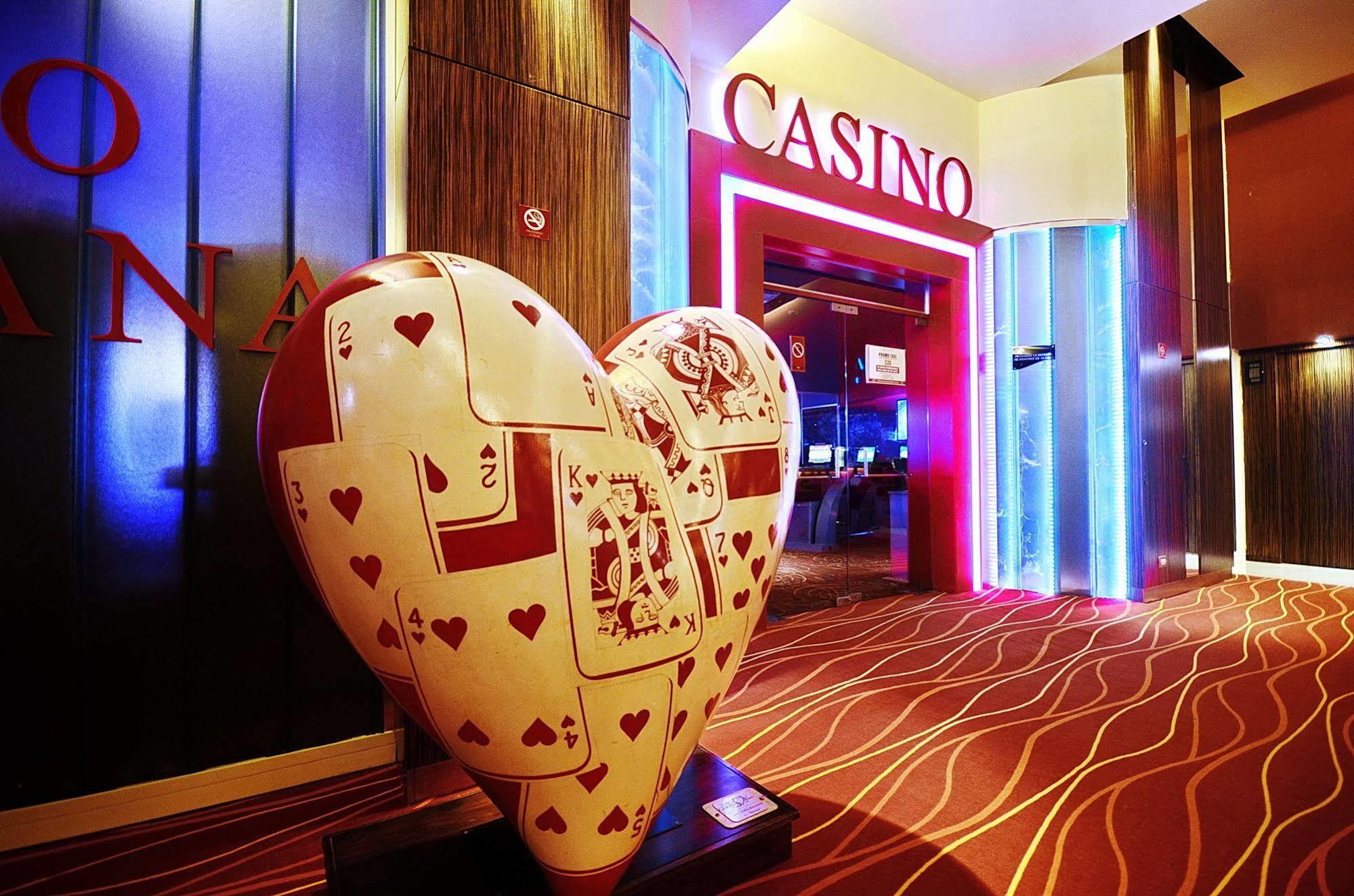 Howard Johnson Plaza Resort & Casino Mayorazgo Paraná Exteriör bild Casino