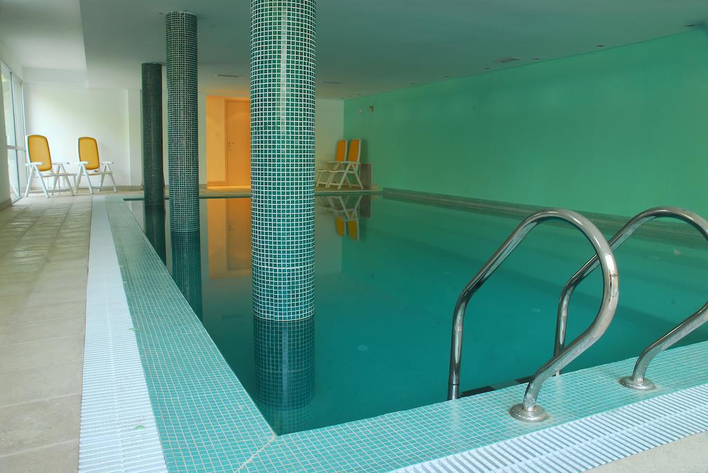 Howard Johnson Plaza Resort & Casino Mayorazgo Paraná Exteriör bild A swimming pool